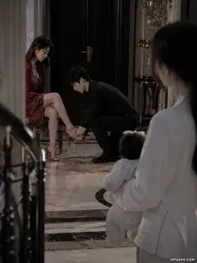 237 Nửa đêm, trong căn phòng ngủ lớn của biệt thự
