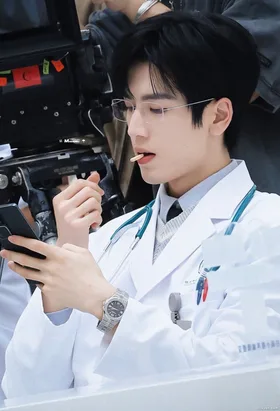 Bạn Trai Cũ Nghĩ Nhiều Quá Rồi