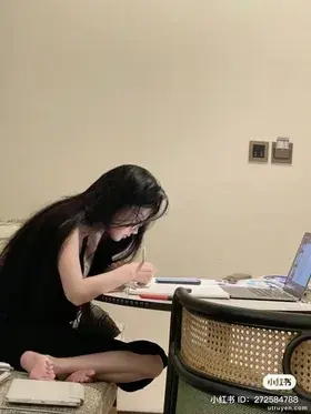 BÊN KIA CÁNH CỬA LY HÔN