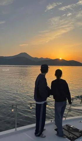 Bị Chồng Bắt Gặp Khi Đang Ôm Bạn Trai