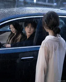 Bốn tiếng đứng giữa cơn mưa như trút nước