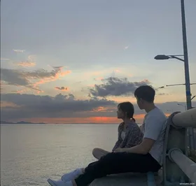 Chợt Nhận Ra Thứ Tình Yêu Ấy Thật Vô Nghĩa