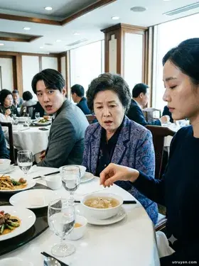 Đến lần thứ ba bà ta thản nhiên nhắc giữa chốn đông người rằng tình cũ của con trai