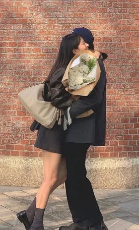 Im Lặng Quay Người Rời Đi