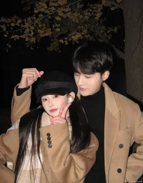 NGƯỜI YÊU QUA MẠNG THÍCH NÓI CHUYỆN TRỪU TƯỢNG