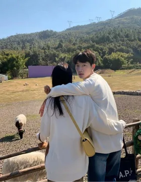 TẶNG ANH MỘT TANG LỄ