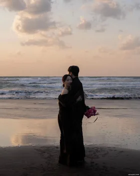 Tình Yêu Đích Thực Là Giả Dối