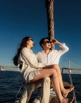 Vào Ngày Dự Sinh, Chồng Ở Khu Dân Cư Lân Cận