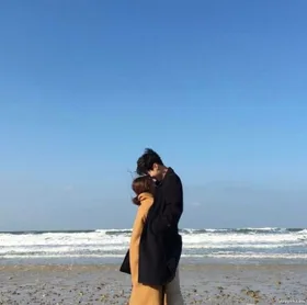 Vào Ngày Ly Hôn, Tôi Gọi 18 Người Mẫu Nam